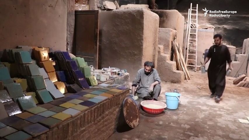 V afghánském Herátu už přes 800 let vyrábějí dlaždice pro stavbu mešit